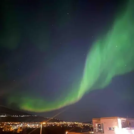 Fin Leilighet Med En Nydelig Sjoutsikt Og Fjell *